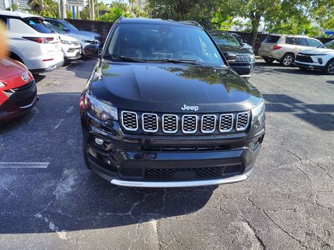Used 2025 Jeep Compass Limited AWD/4WD image 2