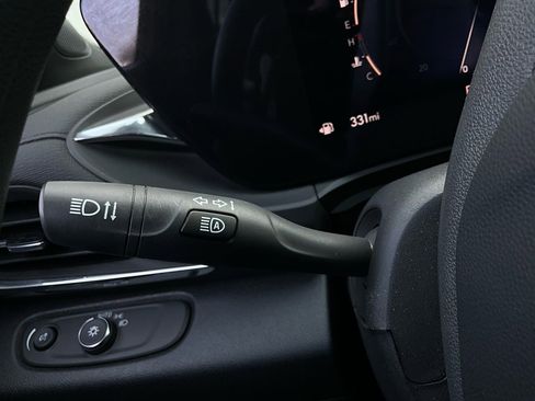 Used 2025 Buick Envista Preferred image 35