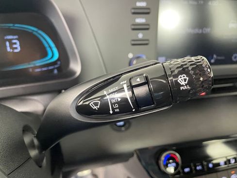 Used 2025 Hyundai Elantra Sport FWD image 12