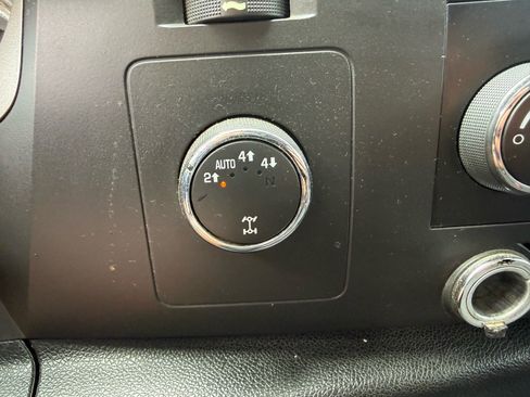 Used 2011 Chevrolet Silverado 1500 LT AWD/4WD image 16