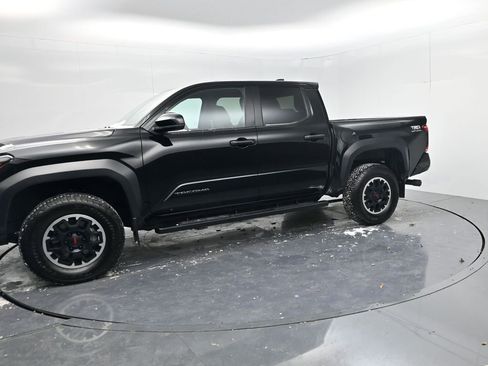 Used 2024 Toyota Tacoma TRD Off-Road image 4