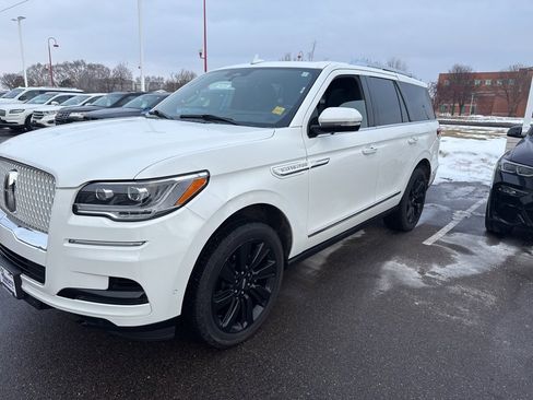 Used 2023 Lincoln Navigator Reserve image 4