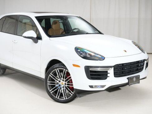 Used 2017 Porsche Cayenne Turbo AWD image 16