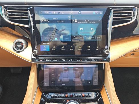 Used 2024 Jeep Grand Wagoneer L Series III w/ Rear Seat Video Group 1 AWD/4WD image 18