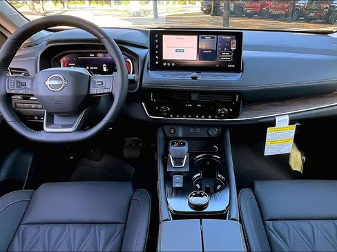 New 2026 Nissan Rogue Platinum image 5