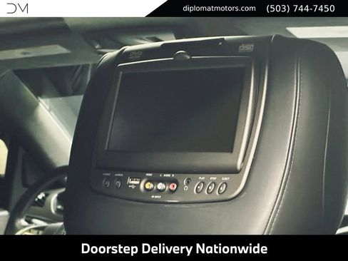 Used 2017 Cadillac Escalade ESV Platinum AWD/4WD image 25