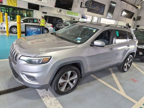 Used 2019 Jeep Cherokee Limited AWD/4WD image 5