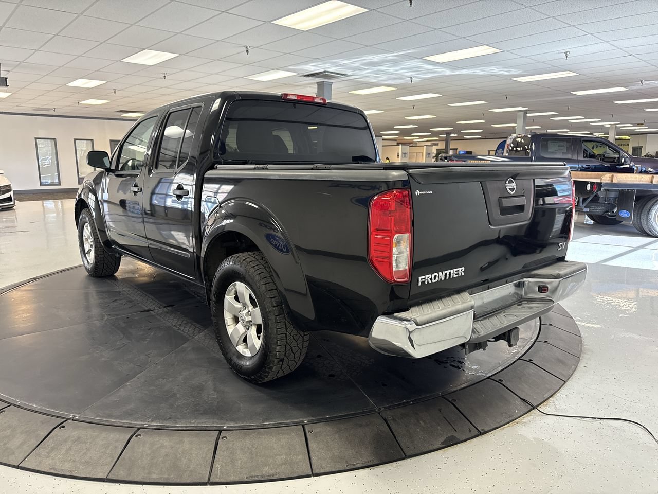 Used 2013 Nissan Frontier SV RWD image 6