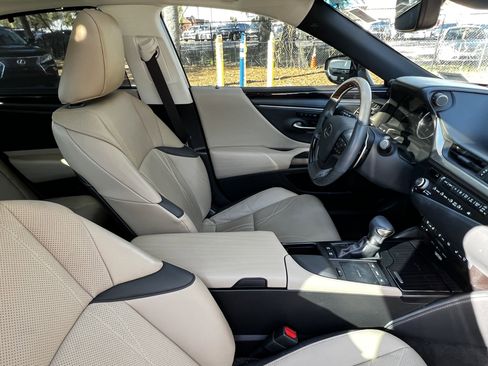 Certified 2021 Lexus ES 300h Ultra Luxury w/ Accessory Package 2 image 46