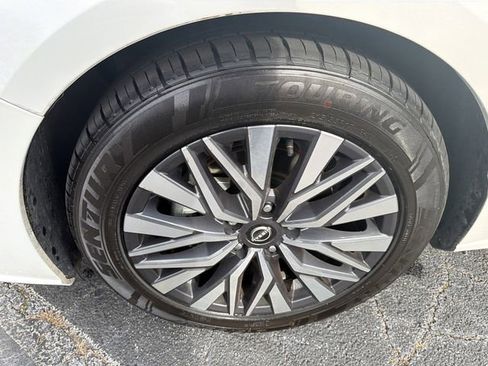 Used 2024 Nissan Altima 2.5 SV FWD image 32
