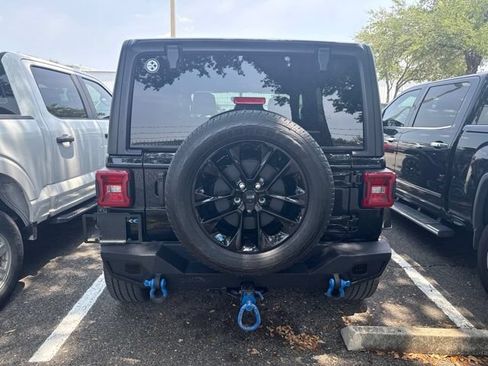 Used 2022 Jeep Wrangler Unlimited Sahara AWD/4WD image 5