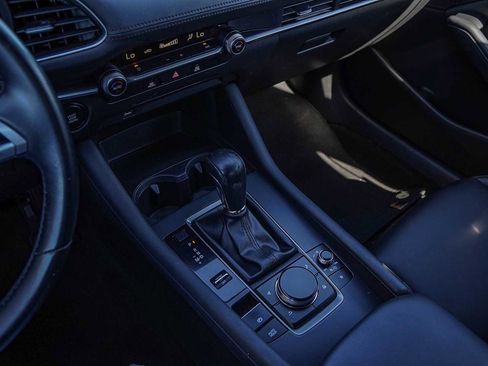 Used 2021 MAZDA MAZDA3 s image 18