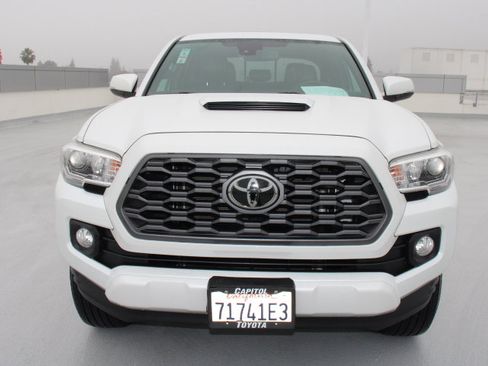 Used 2021 Toyota Tacoma TRD Sport w/ TRD Premium Sport Package image 9