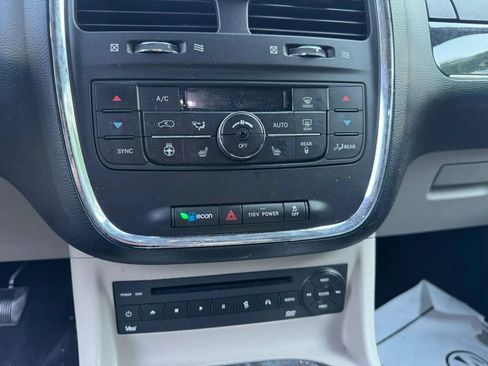 Used 2012 Chrysler Town & Country Limited w/ Luxury Group FWD image 16