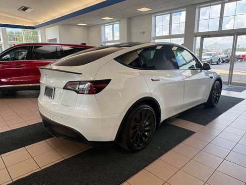 Used 2022 Tesla Model Y Performance AWD/4WD image 4