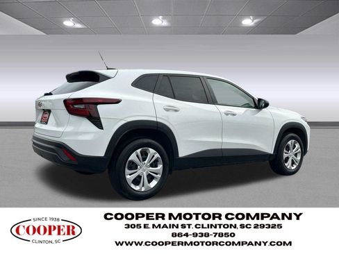 Used 2025 Chevrolet Trax LS FWD image 5