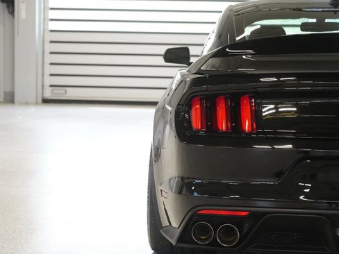 Used 2020 Ford Mustang Shelby GT350R w/ GT350R Equipment Group 920A RWD image 9