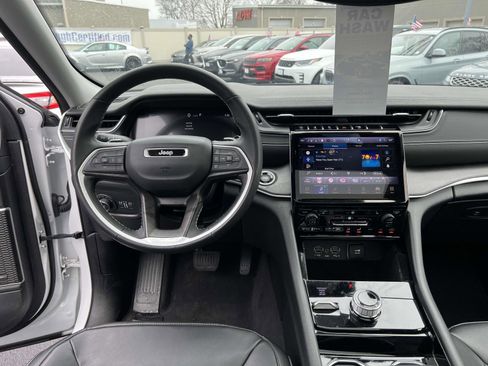 Used 2022 Jeep Grand Cherokee Limited image 11