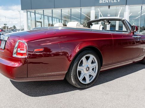 Used 2010 Rolls-Royce Phantom Drophead Coupe image 13