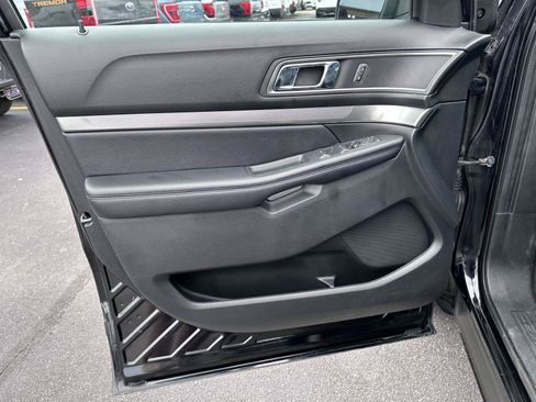Used 2018 Ford Explorer XLT w/ Equipment Group 202A AWD/4WD image 9