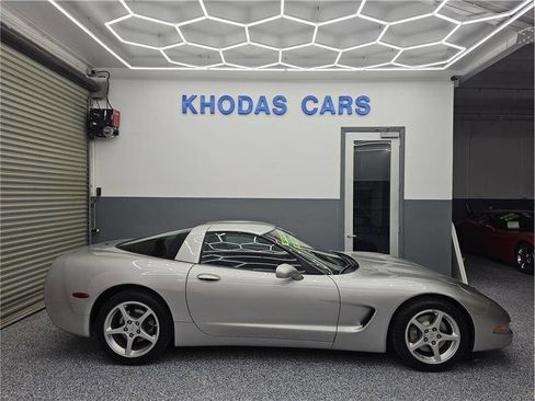 Used 2004 Chevrolet Corvette Coupe w/ Preferred Equipment Group image 5
