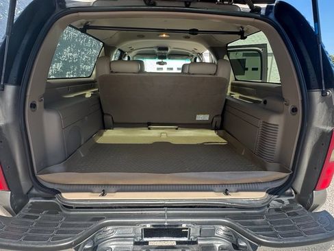 Used 2003 Chevrolet Suburban LS w/ LS Preferred Equipment Group AWD/4WD image 8