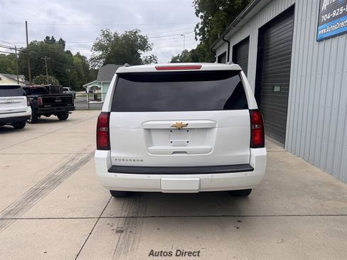 Used 2019 Chevrolet Suburban LT w/ Luxury Package RWD image 17