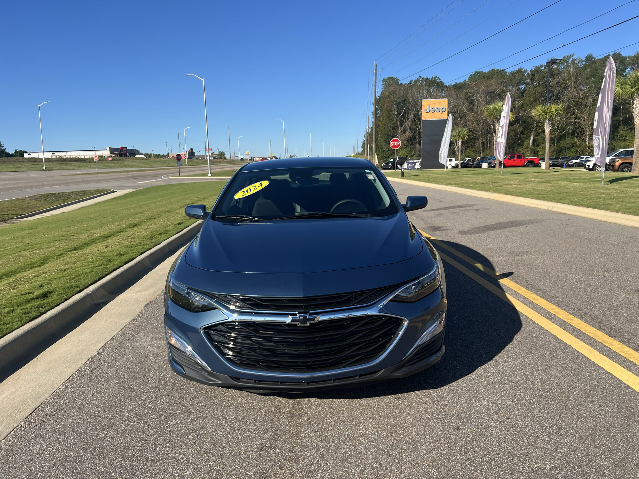 Used 2024 Chevrolet Malibu RS FWD image 2