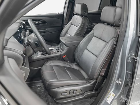 Used 2023 Chevrolet Traverse RS w/ LPO, Floor Liner Package AWD/4WD image 16