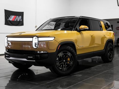 Used 2023 Rivian R1S Adventure image 8