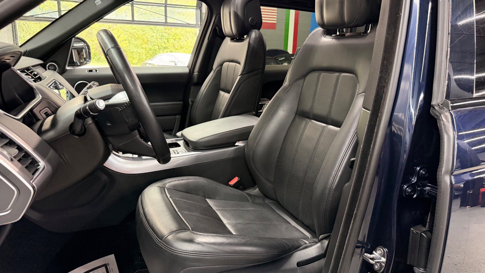 Used 2020 Land Rover Range Rover Sport HSE AWD/4WD image 27