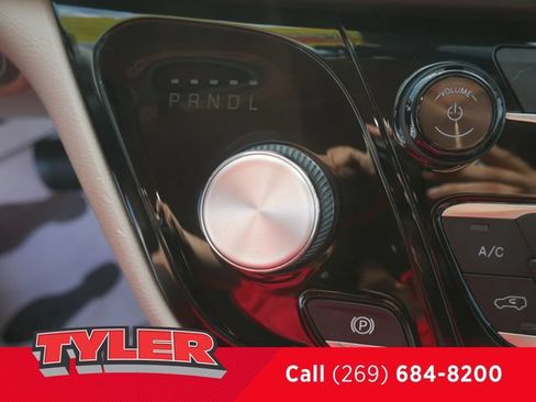 Used 2022 Chrysler Pacifica Touring-L FWD image 32