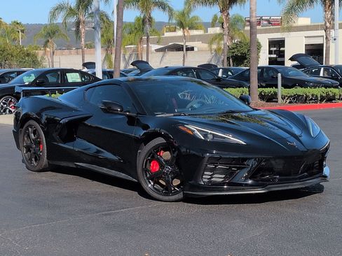 Used 2022 Chevrolet Corvette Stingray Premium Cpe w/ Z51 Performance Package RWD image 2