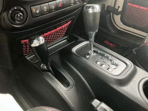 Used 2017 Jeep Wrangler Unlimited Rubicon image 29