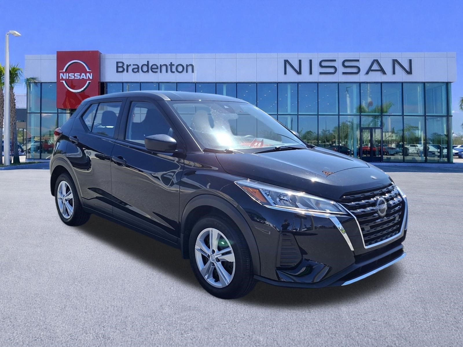 Certified 2025 Nissan Kicks Play S FWD image 3