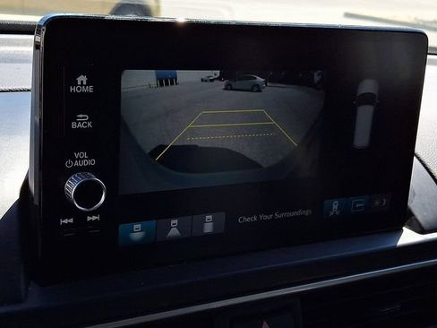 Used 2024 Honda Pilot Touring image 4