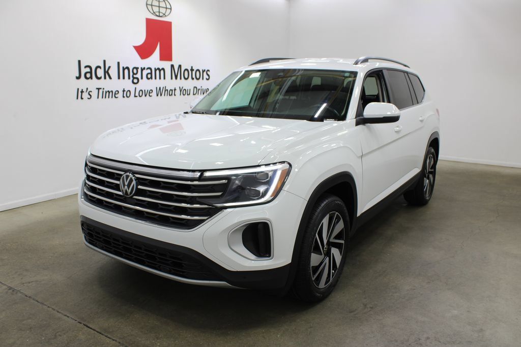 Used 2025 Volkswagen Atlas SE AWD/4WD image 2
