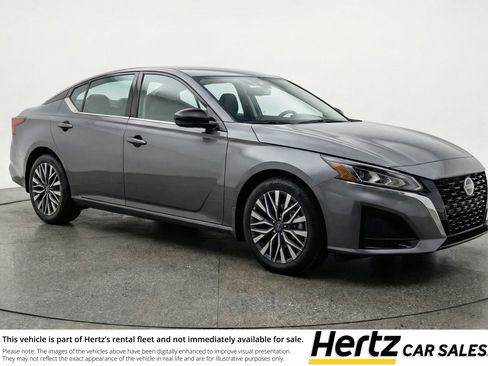 Used 2025 Nissan Altima 2.5 SV image 1