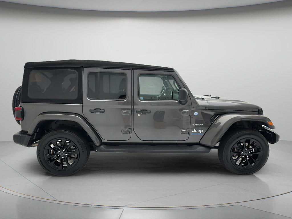 Used 2024 Jeep Wrangler Unlimited Sahara w/ Technology Group AWD/4WD image 6
