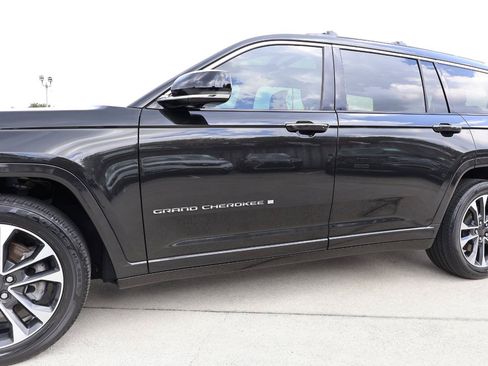 Used 2022 Jeep Grand Cherokee L Overland w/ Luxury Tech Group IV AWD/4WD image 37