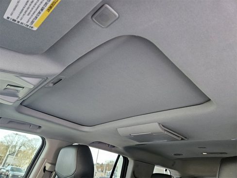 Used 2020 Cadillac Escalade Premium Luxury w/ Escalade Sport Edition image 18