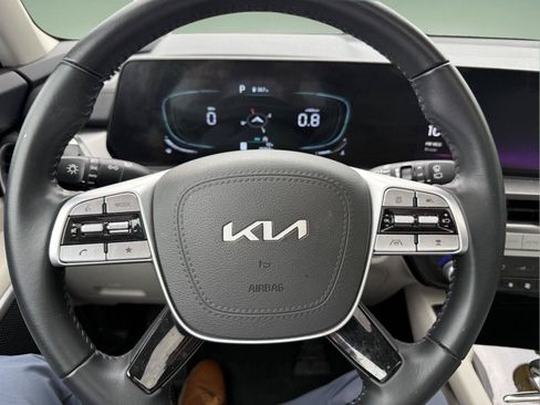 Used 2025 Kia Telluride S FWD image 4
