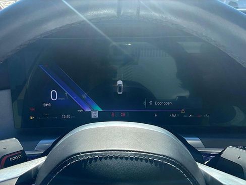 Used 2023 BMW 740i image 13