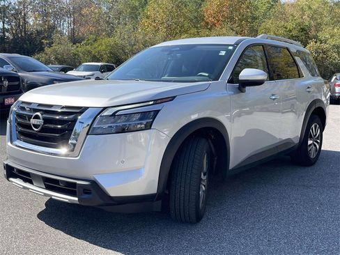 Used 2025 Nissan Pathfinder SL image 7