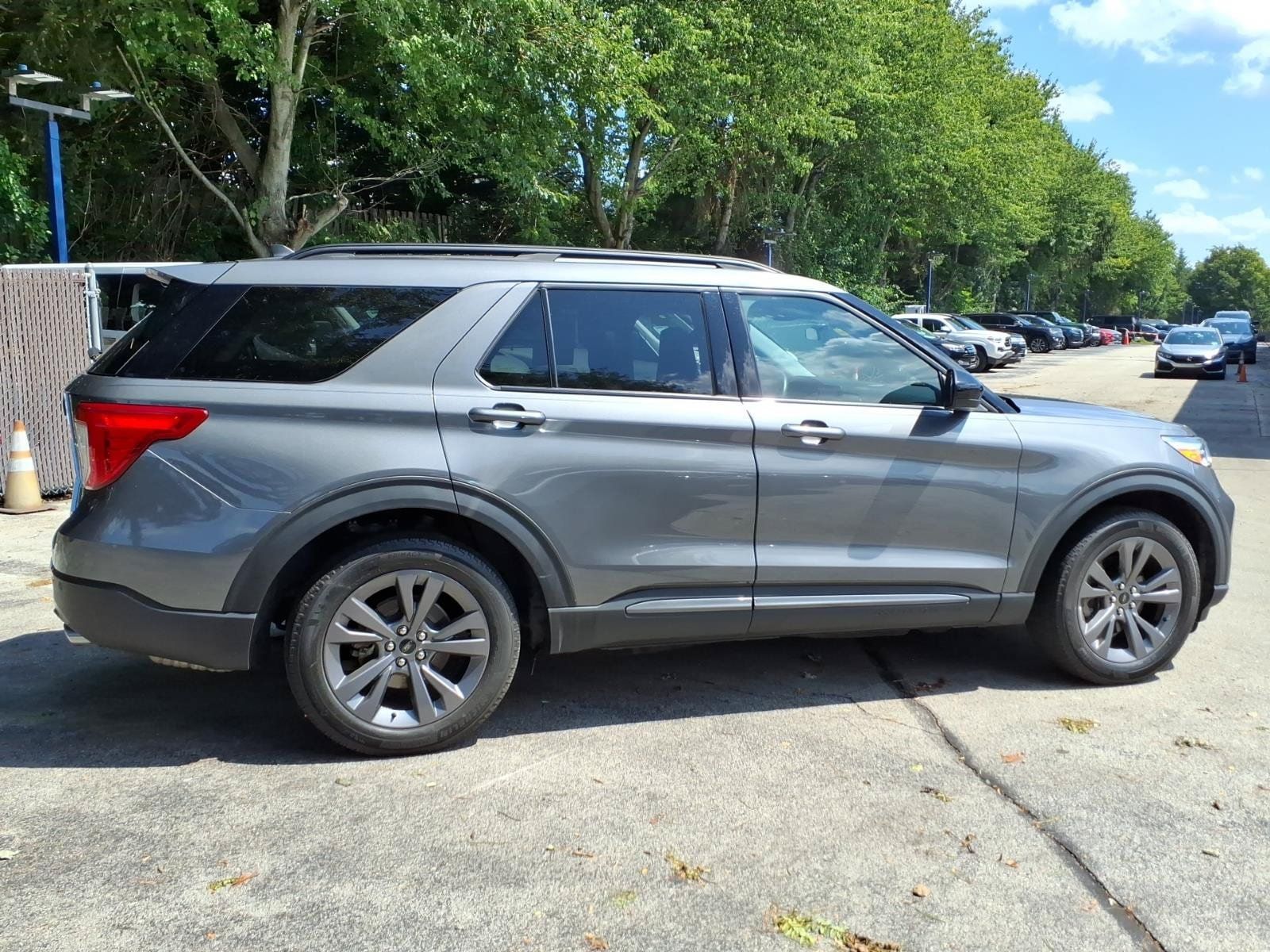 Used 2023 Ford Explorer XLT w/ Equipment Group 202A AWD/4WD image 3