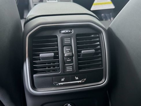 Certified 2026 Porsche Macan AWD/4WD image 27
