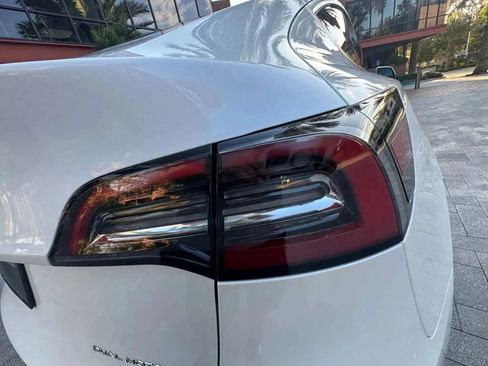 Used 2021 Tesla Model Y Long Range AWD/4WD image 24