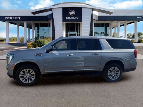 Used 2025 GMC Yukon XL Denali AWD/4WD image 7