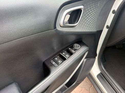 Used 2023 Kia Soul LX w/ Option Group 015 FWD image 9