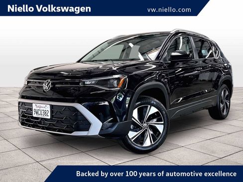Used 2025 Volkswagen Taos SE w/ Panoramic Sunroof Package AWD/4WD image 1
